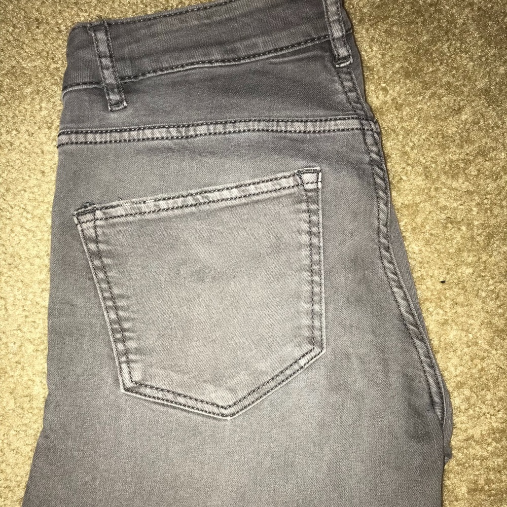 Stretchy grey jeans